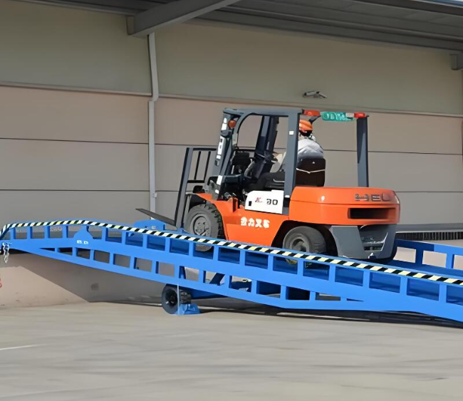 石台移动式卸货平台（叉车用）